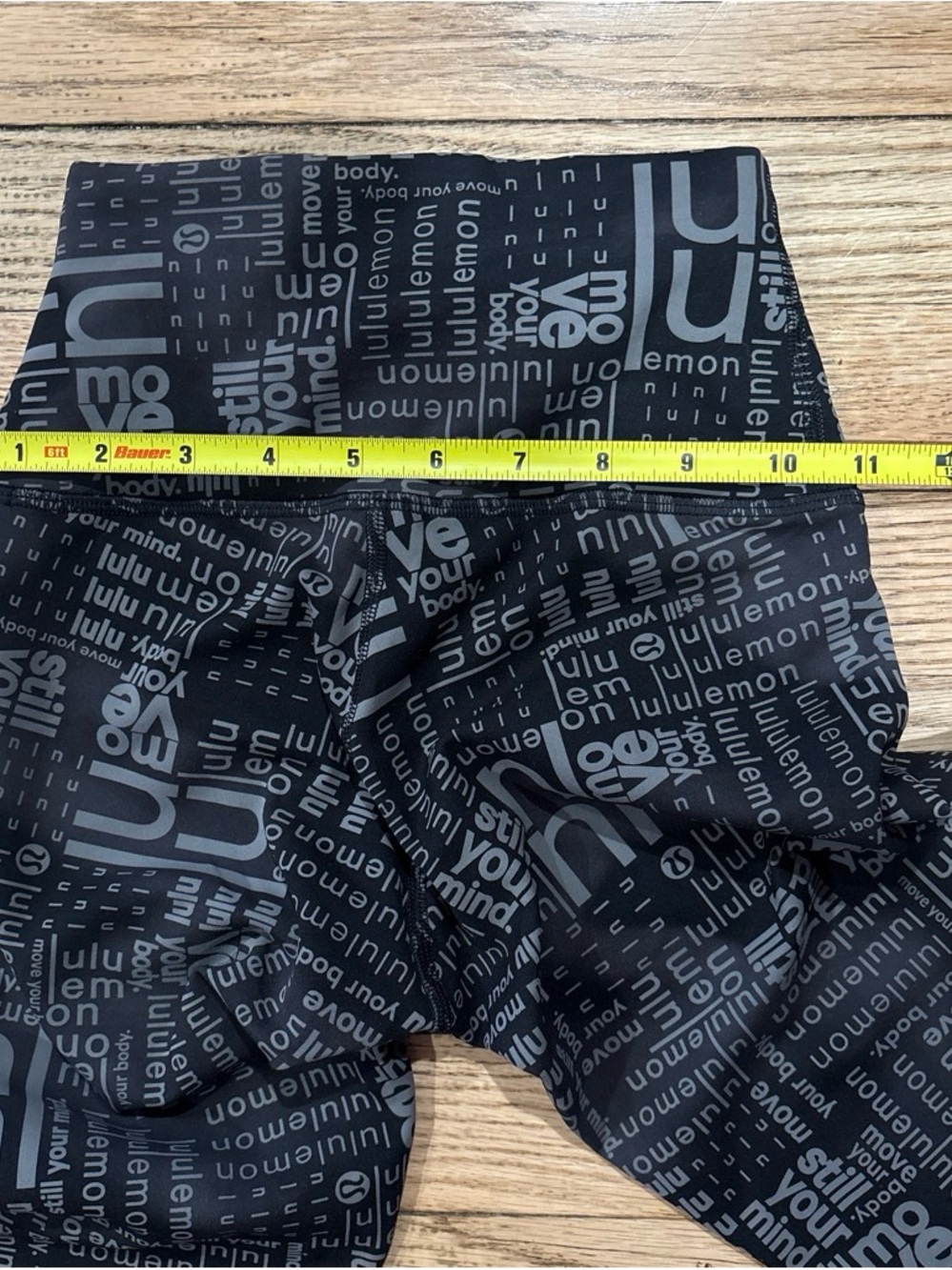 Lululemon black logo word mark leggings size 2 excellent condition - Picture 7 of 8